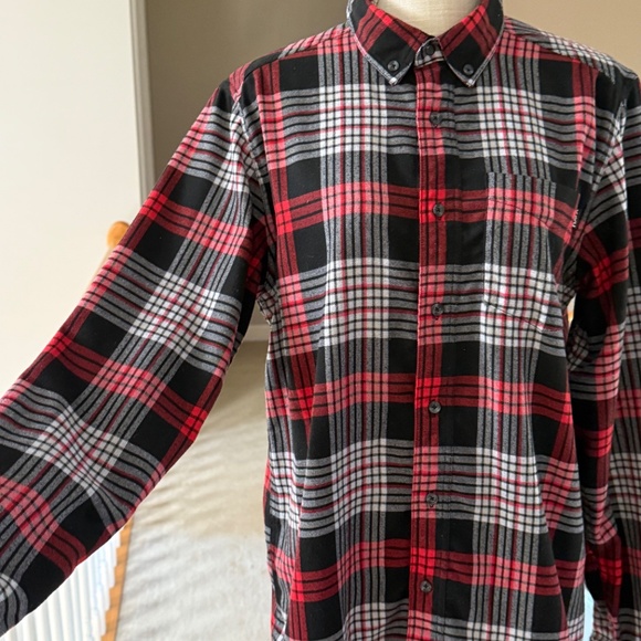 Men's KAVU Red Black Plaid Long Sleeve Button Down Shirt Size M - Picture 4 of 12